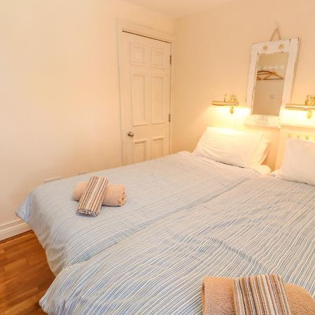 Surf Song Apartment Penzance Bagian luar foto