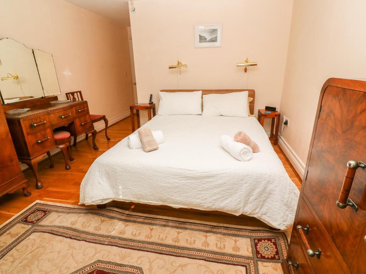 Surf Song Apartment Penzance Bagian luar foto