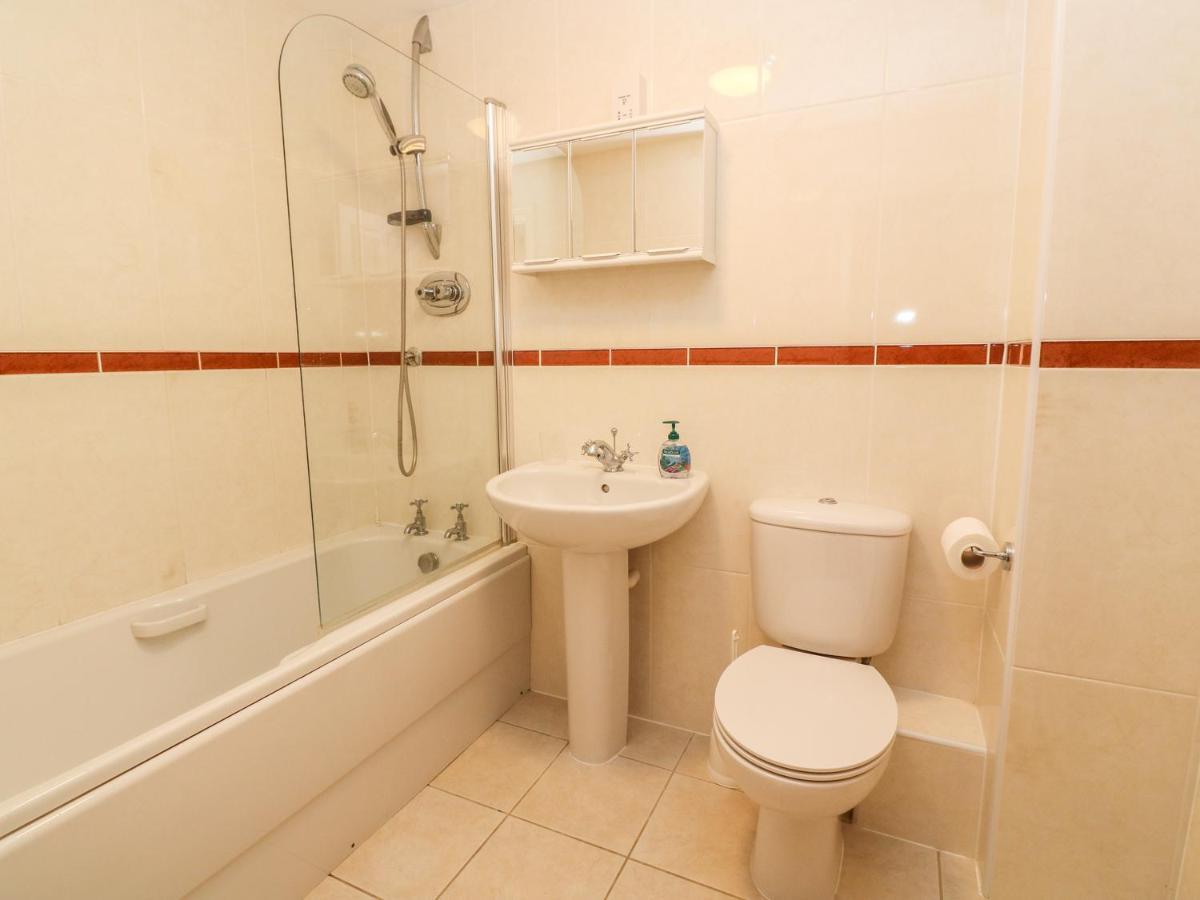 Surf Song Apartment Penzance Bagian luar foto
